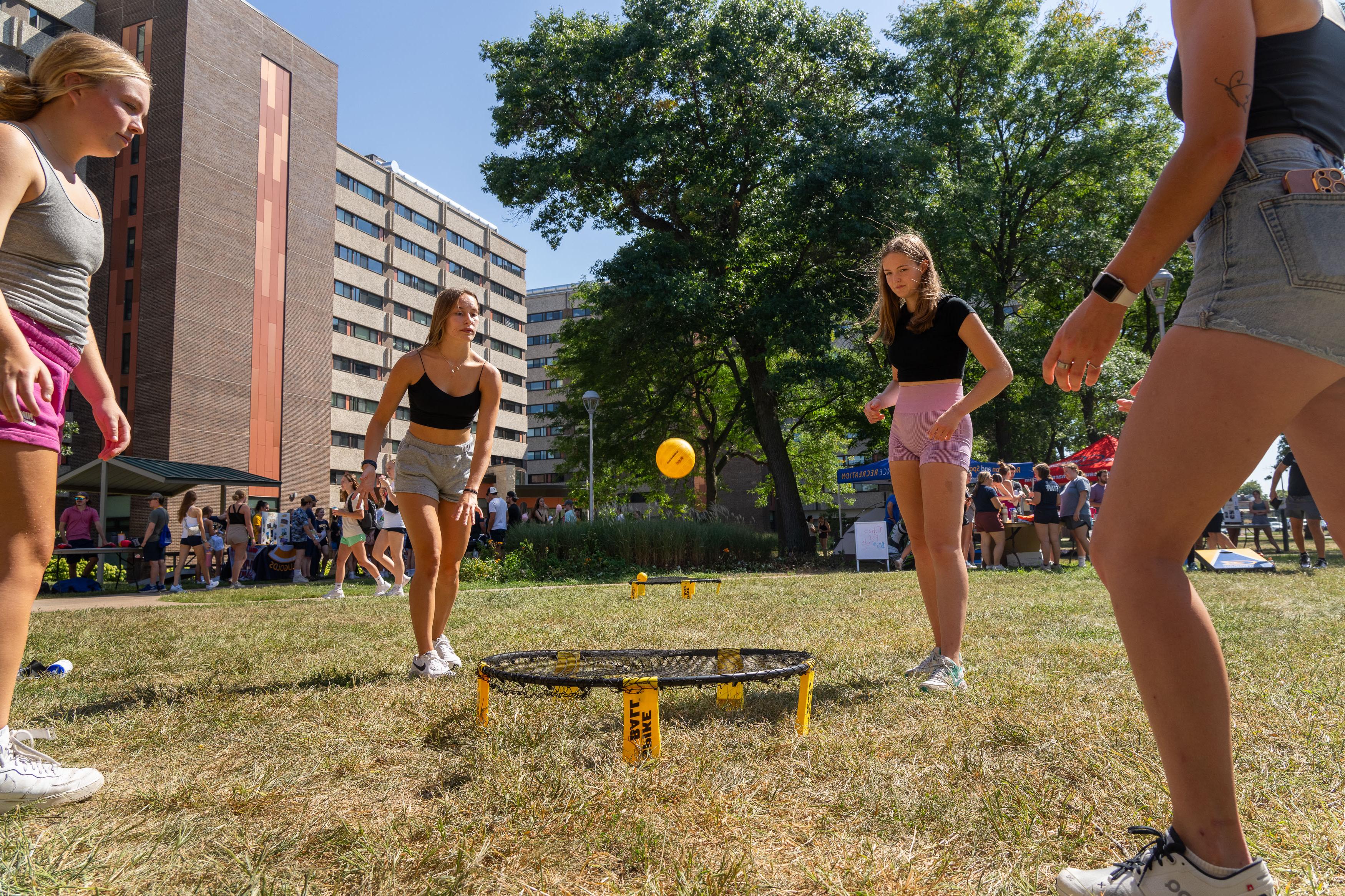 Students playing spikeball at Tour De Rec event on upper campus.